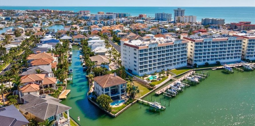 Condo in Redington Shores, Florida, 3 bedrooms  № 1815552