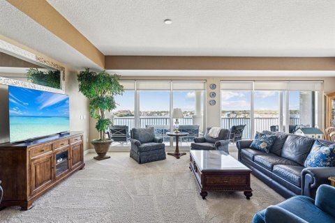 Condo in Redington Shores, Florida, 3 bedrooms  № 1815552 - photo 10