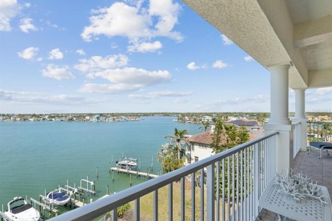 Condo in Redington Shores, Florida, 3 bedrooms  № 1815552 - photo 21