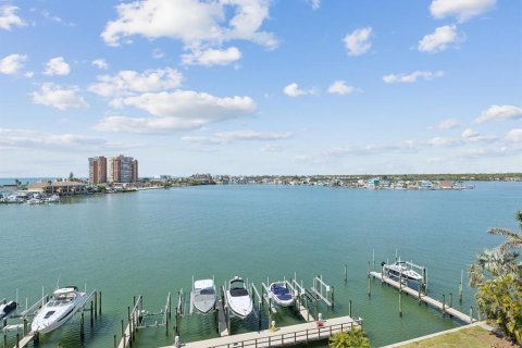 Condo in Redington Shores, Florida, 3 bedrooms  № 1815552 - photo 23