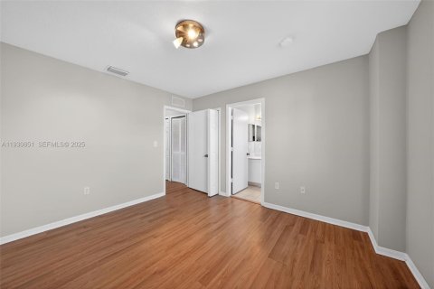 Townhouse in Homestead, Florida 2 bedrooms, 108.32 sq.m. № 1991743 - photo 23