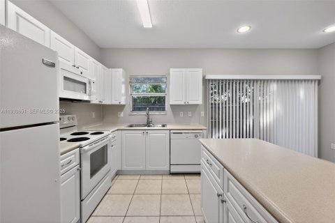 Townhouse in Homestead, Florida 2 bedrooms, 108.32 sq.m. № 1991743 - photo 18