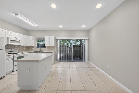 Townhouse in Homestead, Florida 2 bedrooms, 108.32 sq.m. № 1991743 - photo 14