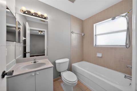 Townhouse in Homestead, Florida 2 bedrooms, 108.32 sq.m. № 1991743 - photo 24