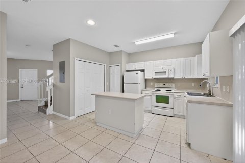 Townhouse in Homestead, Florida 2 bedrooms, 108.32 sq.m. № 1991743 - photo 15