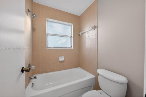 Townhouse in Homestead, Florida 2 bedrooms, 108.32 sq.m. № 1991743 - photo 27