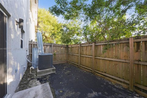 Townhouse in Homestead, Florida 2 bedrooms, 108.32 sq.m. № 1991743 - photo 4