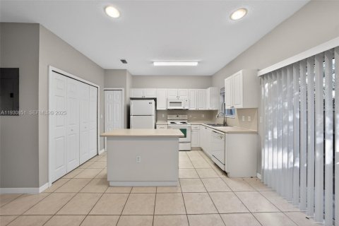 Townhouse in Homestead, Florida 2 bedrooms, 108.32 sq.m. № 1991743 - photo 13