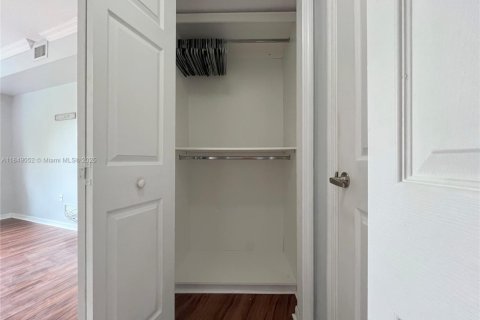 Купить кондоминиум в Майами, Флорида 2 спальни, 80.36м2, № 1850742 - фото 14