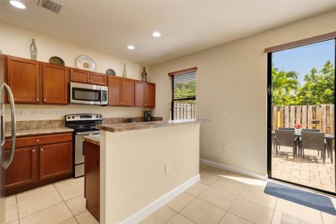 Купить таунхаус в Майами, Флорида 3 спальни, 142.14м2, № 2048387 - фото 11