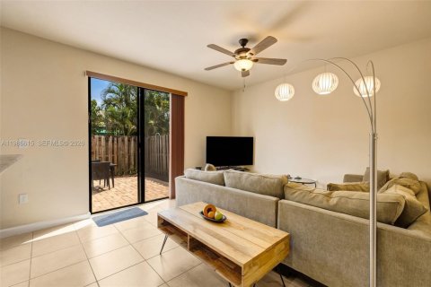 Купить таунхаус в Майами, Флорида 3 спальни, 142.14м2, № 2048387 - фото 2