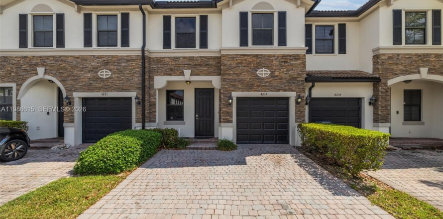 Таунхаус в Майами, Флорида 3 спальни, 142.14м2 № 2048387