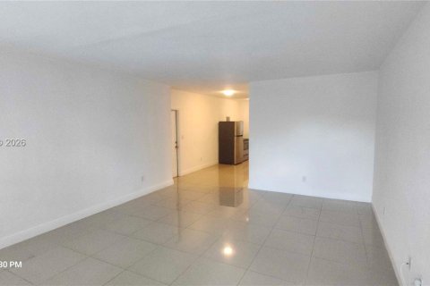 Appartement à louer à Bay Harbor Islands, Floride: 1 chambre, 70.61 m2 № 2028465 - photo 4