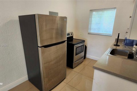 Appartement à louer à Bay Harbor Islands, Floride: 1 chambre, 70.61 m2 № 2028465 - photo 2