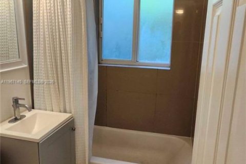 Appartement à louer à Bay Harbor Islands, Floride: 1 chambre, 70.61 m2 № 2028465 - photo 6