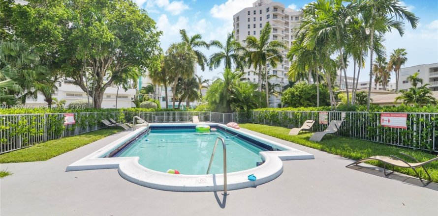 Appartement à Bay Harbor Islands, Floride 1 chambre, 70.61 m2 № 2028465