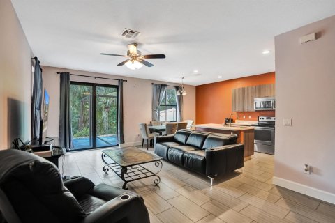 Casa en venta en Tamarac, Florida, 3 dormitorios, 171.13 m2 № 2395498 - foto 8
