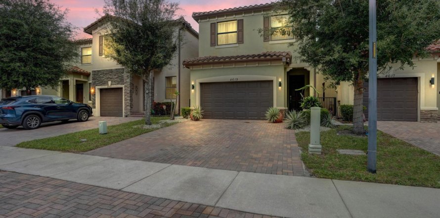 Casa en Tamarac, Florida 3 dormitorios, 171.13 m2 № 2395498