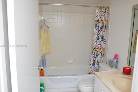 Condominio en venta en Pembroke Pines, Florida, 2 dormitorios, 97.73 m2 № 1984596 - foto 11