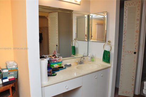 Condominio en venta en Pembroke Pines, Florida, 2 dormitorios, 97.73 m2 № 1984596 - foto 9