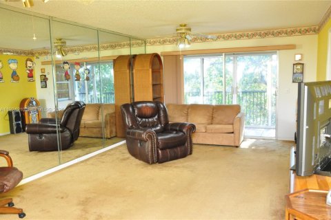 Condominio en venta en Pembroke Pines, Florida, 2 dormitorios, 97.73 m2 № 1984596 - foto 3