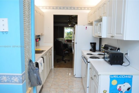 Condominio en venta en Pembroke Pines, Florida, 2 dormitorios, 97.73 m2 № 1984596 - foto 1