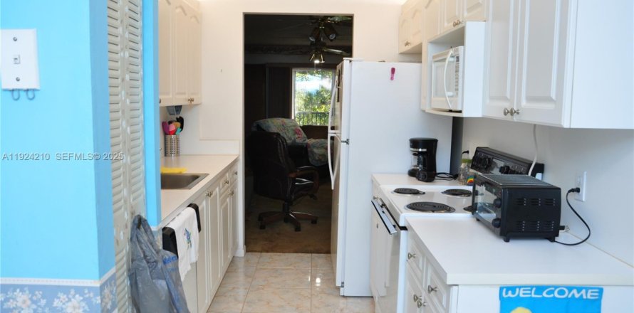 Condominio en Pembroke Pines, Florida, 2 dormitorios  № 1984596
