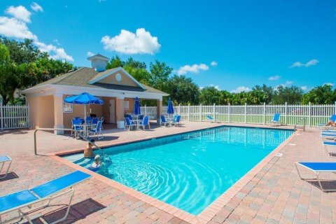 House in Vero Beach, Florida 3 bedrooms, 162.67 sq.m. № 2083326 - photo 24