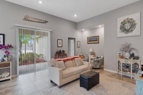 House in Vero Beach, Florida 3 bedrooms, 162.67 sq.m. № 2083326 - photo 18