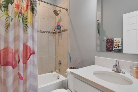House in Vero Beach, Florida 3 bedrooms, 162.67 sq.m. № 2083326 - photo 12