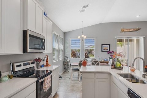 House in Vero Beach, Florida 3 bedrooms, 162.67 sq.m. № 2083326 - photo 5