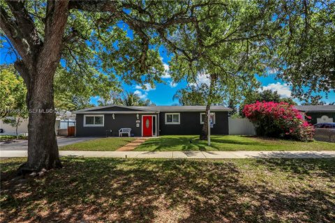 Купить виллу или дом в Холливуд, Флорида 3 спальни, 132.85м2, № 2058419 - фото 25