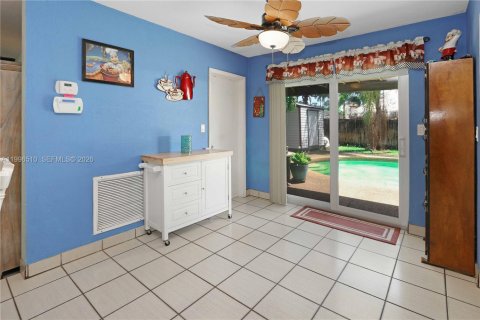 Купить виллу или дом в Холливуд, Флорида 3 спальни, 132.85м2, № 2058419 - фото 11