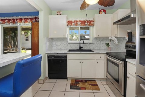 Купить виллу или дом в Холливуд, Флорида 3 спальни, 132.85м2, № 2058419 - фото 14