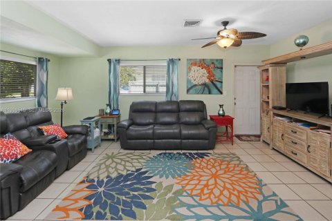 Купить виллу или дом в Холливуд, Флорида 3 спальни, 132.85м2, № 2058419 - фото 4