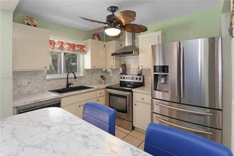 Купить виллу или дом в Холливуд, Флорида 3 спальни, 132.85м2, № 2058419 - фото 13