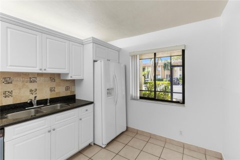 Condo in Weston, Florida, 2 bedrooms  № 1896855 - photo 9