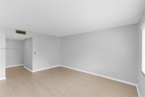Condo in Weston, Florida, 2 bedrooms  № 1896855 - photo 22