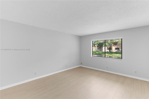 Condo in Weston, Florida, 2 bedrooms  № 1896855 - photo 20