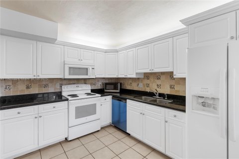 Condo in Weston, Florida, 2 bedrooms  № 1896855 - photo 7
