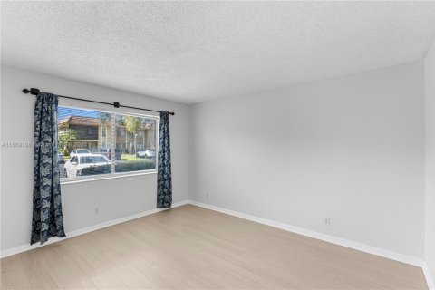 Condo in Weston, Florida, 2 bedrooms  № 1896855 - photo 10