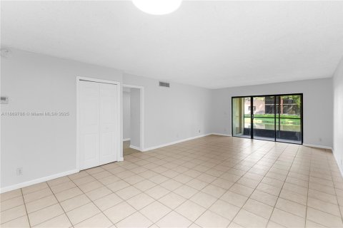 Condo in Weston, Florida, 2 bedrooms  № 1896855 - photo 15