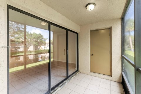 Condo in Weston, Florida, 2 bedrooms  № 1896855 - photo 16