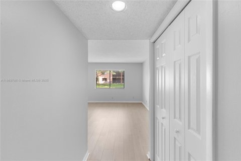 Condo in Weston, Florida, 2 bedrooms  № 1896855 - photo 19