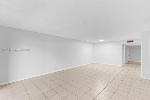Condo in Weston, Florida, 2 bedrooms  № 1896855 - photo 14