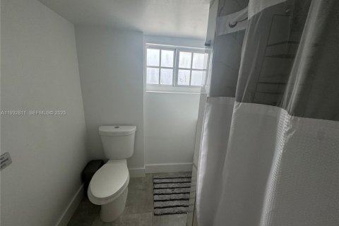 Propiedad comercial en venta en Fort Lauderdale, Florida № 1991047 - foto 21