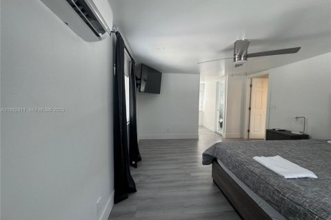 Propiedad comercial en venta en Fort Lauderdale, Florida № 1991047 - foto 8