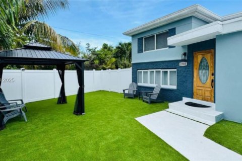 Propiedad comercial en venta en Fort Lauderdale, Florida № 1991047 - foto 1