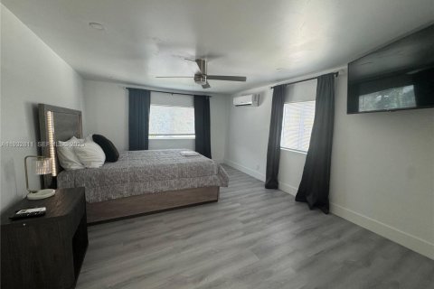 Propiedad comercial en venta en Fort Lauderdale, Florida № 1991047 - foto 12