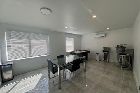 Propiedad comercial en venta en Fort Lauderdale, Florida № 1991047 - foto 17